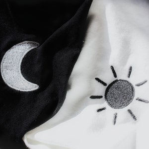 Lot de 2 chemises de partenaire unisexe surdimensionnées personnalisées brodées Sun & Moon Bâton textile de haute qualité image 3