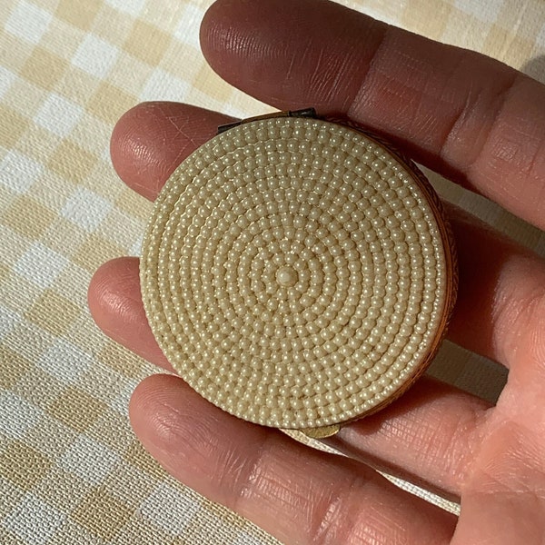 Vintage La Mode Mini Belleza Compacto / Cuentas de Semillas / Esmalte / Tono Dorado / Puff de Polvo y Espejo / Vanidad / Coleccionable / Regalo de Damas 1930s 40s