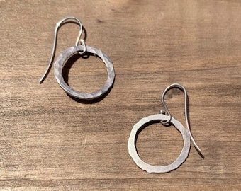 Vintage Sterling Silver Dangle Earrings / Hand Made Hammered Silver / Circle Ring / Southwestern / Dangly Hoops / Boho / Minimalist