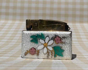 Working Vintage Lighter / Floral / Daisy / Pearl Enamel / Brass / Mini / 1950s 60s / Mid Century / CottageCore / Ladies Gift / Wick / Flint