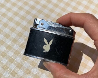 Briquet vintage fonctionnel / authentique Playboy Bunny / plat du milieu du siècle des années 50 50 / noir blanc argenté / mèche de silex réutilisable / cadeau pour homme pour femme