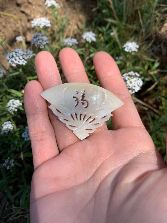 Vintage Hand Carved MoP Fan Brooch / Oriental / A… - image 1