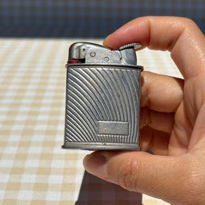 Vintage Mid Century Feuerzeug / silberfarben / Art Deco / Retro / Docht + Feuerstein / Petrol / Damen Herren Geschenk / Evans 50er 40er Jahre