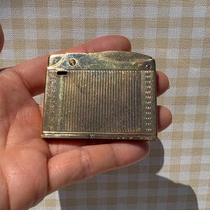 Funktioniert so wie es ist Vintage / USA Mid Century / McM Evans / Goldfarben / Docht Feuerstein / Pocket Petrol / Retro / Geschenk für Frauen / Zigarette
