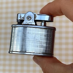 Working Vintage Lighter / Mid Century / Small Petite / Wick + Flint / Pocket Petrol / Atlantis Japan / Plaid Grid / Silver Tone / Cigarette
