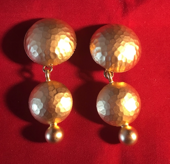 Gold hammered double drop clip earrings. Vintage … - image 2