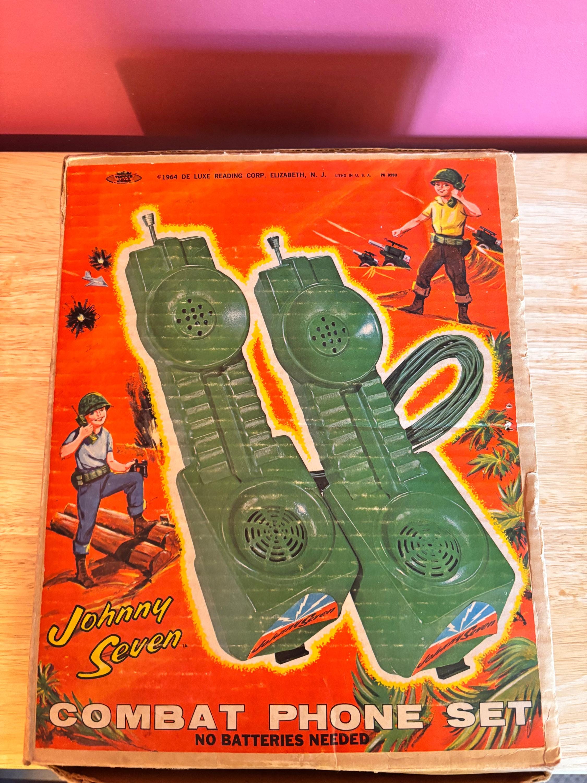 レア商品！KIDS TELEPHONE Vintage 1964 Deluxe Reading Johnny Seven Combat Phone Set Complete