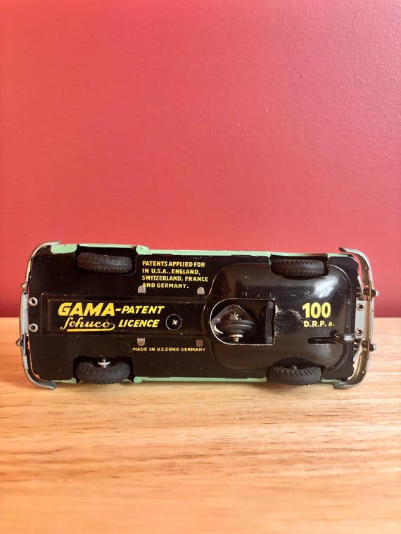 Schuco GAMA Patent 100 D.r.p.a. Wind-up Tin Limousine - Color Mint Schuco GAMA Patent 100 D.r.p.a. Wind-up Tin Limousine - Color Mint