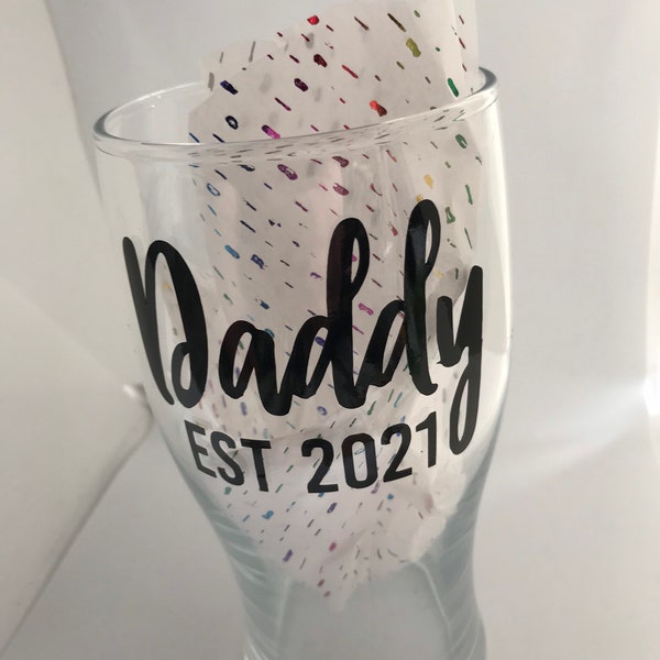 Personalised pint glass dad / daddy mummy/mum/ grandad great gift birthday new baby new parents gift