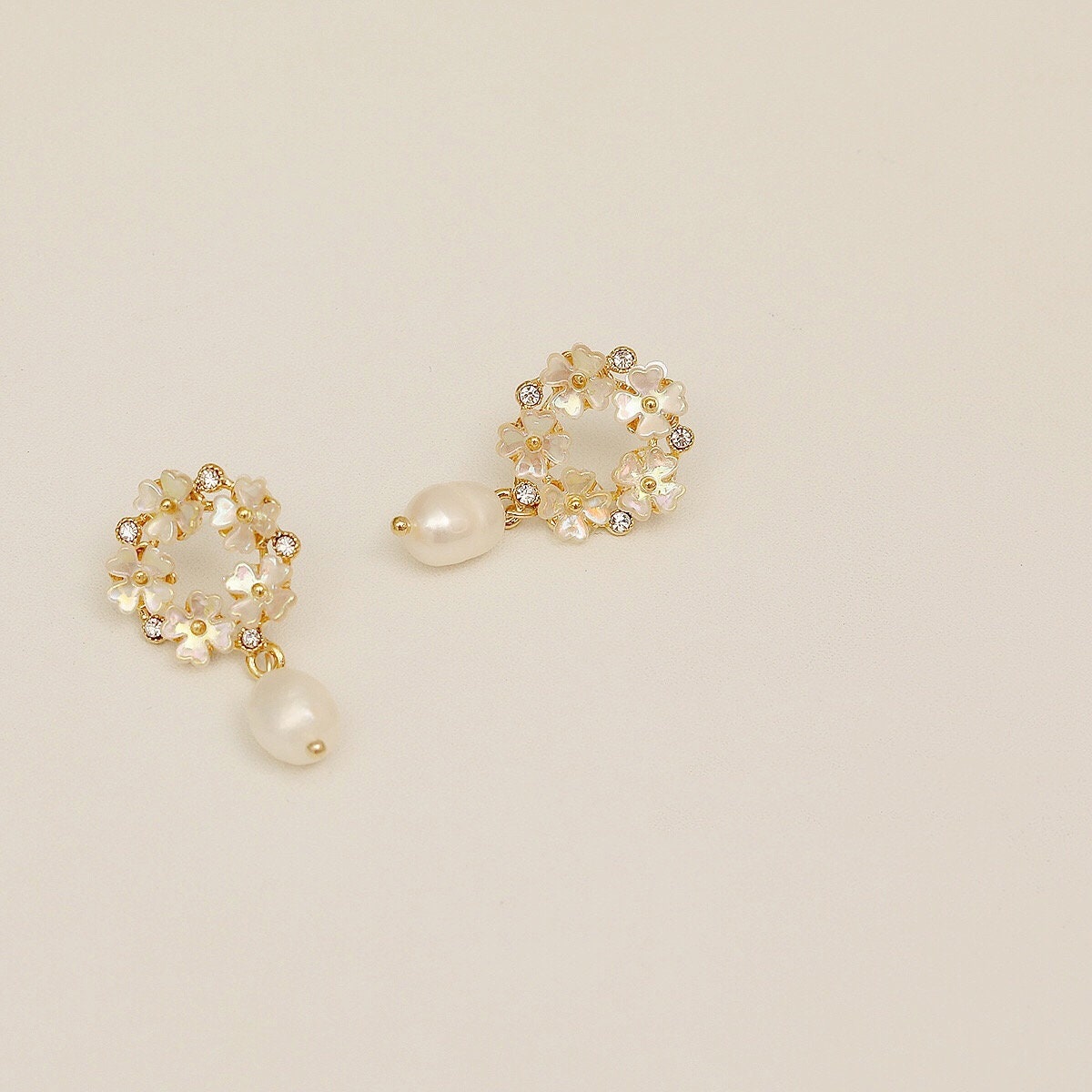 Pearl Flower Earrings Pearl Drop Earrings Bridal Earrings Etsy