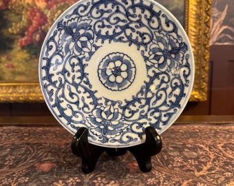 Plato antiguo de porcelana china azul y blanca / Dinastía Qing / 7,75” de diámetro [DK]