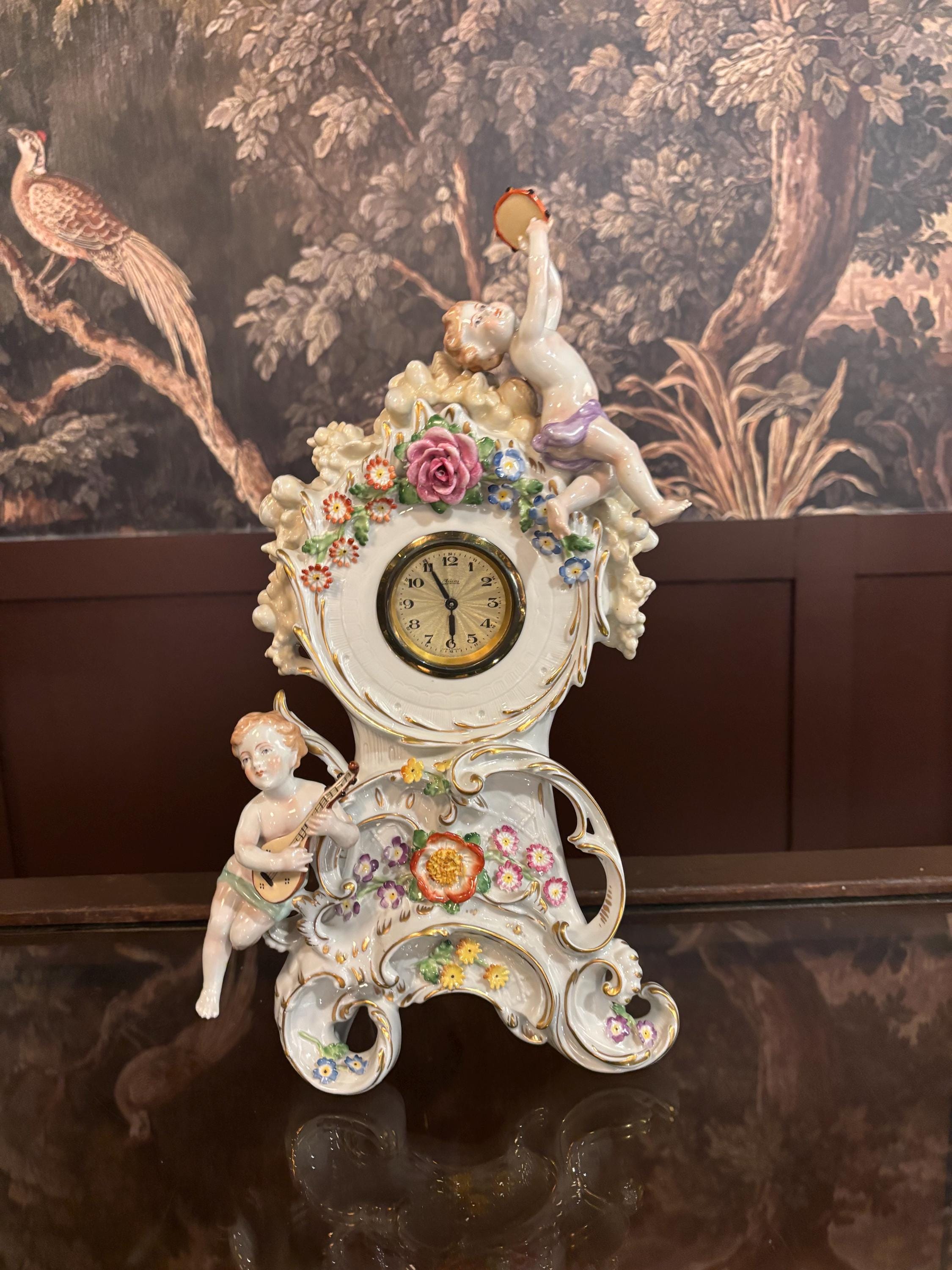 美術品・アンティーク・コレクション 天使の脚付き 三角形ボウル