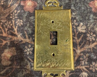 Placa de interruptor de luz antigua de latón grabado – Placa decorativa de pared con grabado floral, herrajes de estilo victoriano [GT]