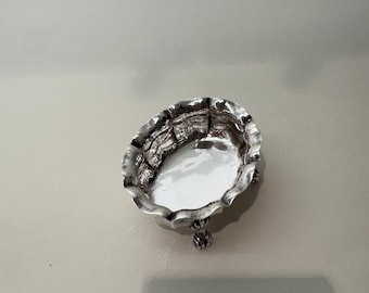 Bol con pie de plata esterlina martillada Buccellati italiana / Plato pequeño con pie de pata / Plata italiana de mediados de siglo [SP]