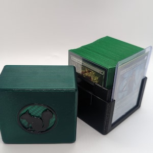 Boîte de jeu de la taille d'un commandant avec chargement par le dessus - Symbole personnalisé 1 ou 2 couleurs pour 100 cartes Pokémon One Piece MTG Flesh And Blood