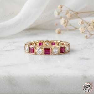 Anillo Art Déco de plata de ley 925 con rubíes y circonitas cúbicas, estilo vintage, con detalles milgrain.