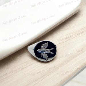 925 zilveren zwaluw tattoo ring – Harry Styles geïnspireerde Bird Pinky zegelring – dierenring heren – vrijheidssymbool cadeau voor hem of haar