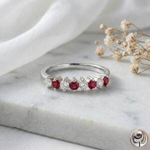 Rubin und CZ Ring 925 Sterling Silber, abwechselnde 8 Steine Band, halbe Ewigkeit Stapelring, Juli Birthstone Geschenk, Jubiläumsring