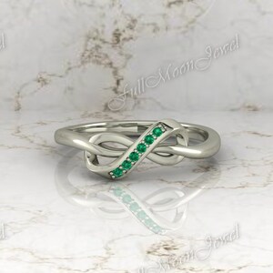 Emerald Engagement Ring – Round Cut Green Gemstone Ring in 14K Gold or 925 Silver – May Birthstone Wedding Band – Gift for Her