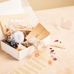 Gift Box “Mother’s Joy” – Self-Care for New Moms | Healing Crystals, Soul Food, Perineal Care & Yoni Sitz Bath