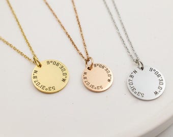 Collar con coordenadas personalizadas, colgante de latitud y longitud, joyería con coordenadas GPS, regalo para damas de honor, regalo para el Día de la Madre, collar personalizado