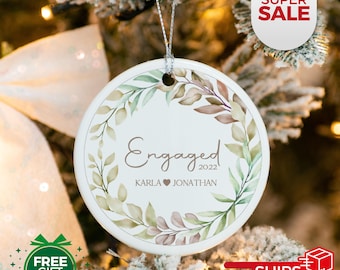 Ons verlovingsornament voor eerste kerst, gepersonaliseerd kerstornament voor verlovingscadeau, gehuwd ornament, verlovingsornament