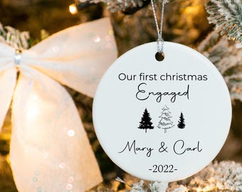 Gepersonaliseerde verlovingsornament voor eerste kerst, gepersonaliseerd bruiloftornament, ornament voor verlovingsdatum, onze eerste kerst, kerstcadeau