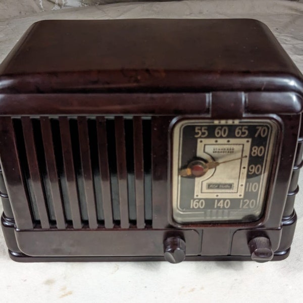 Walnut Bakelite 1947 RCA Master Nipper 5 Tube Am Radio Receiver