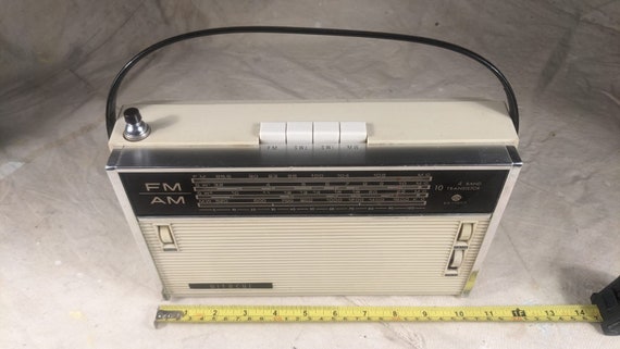 Vintage 1960s Hitachi 4 Band 10 Transistor Model KH - 1007