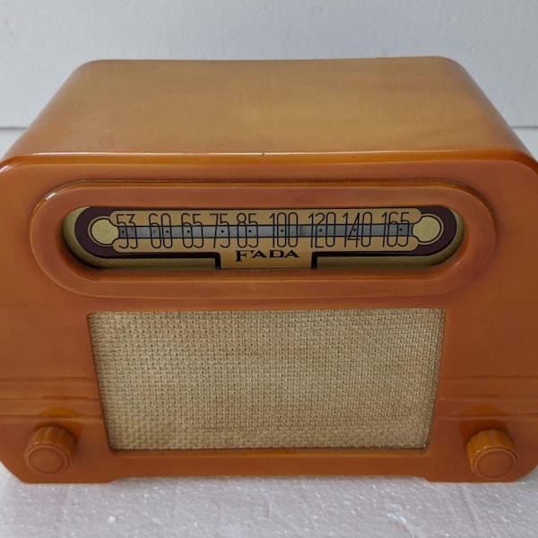 Rare Fada Catalin 652 Temple Radio in Butterscotch, 1946.