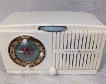 1950 General Electric 518F Clock Radio in cream plascon.