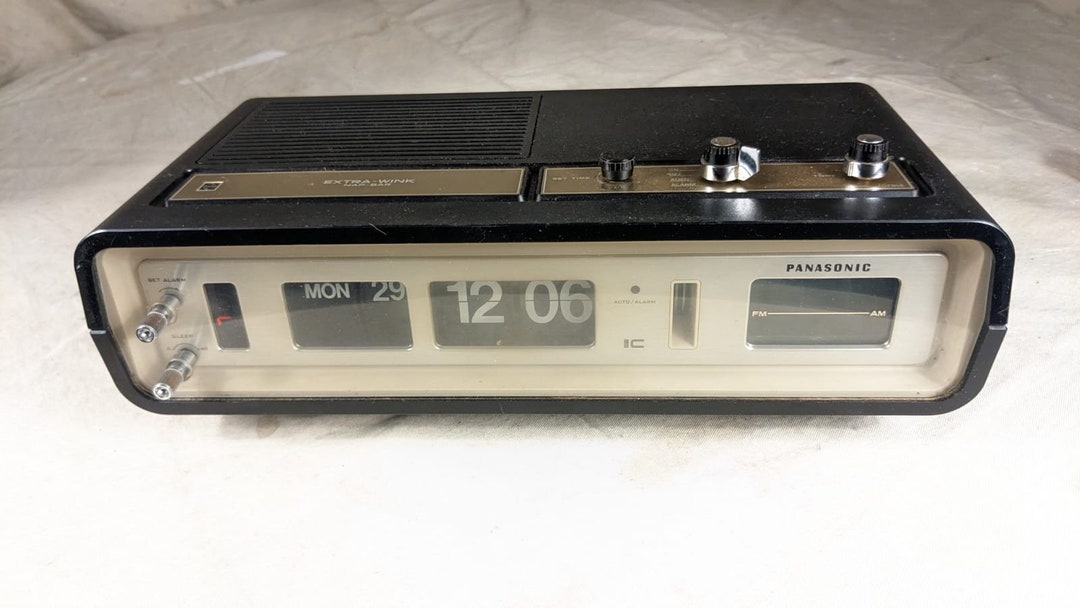 Sleek Black 1971 Panasonic RC6551 C Am/fm Flip Clock Alarm Radio