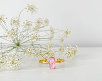 Pink Resin Ring, White Flower Ring, Queen Anne's Lace, Floral Ring, Handmade Pressed Flower Ring, Resin Ring Flower, Birthday Gifts for Her