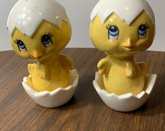 Vintage Baby Chick Salt and Pepper Shakers, Anthropomorphic Hatching Eggs, Easter Decor, Made in Japan Style, Kitschy Spring Kitchen