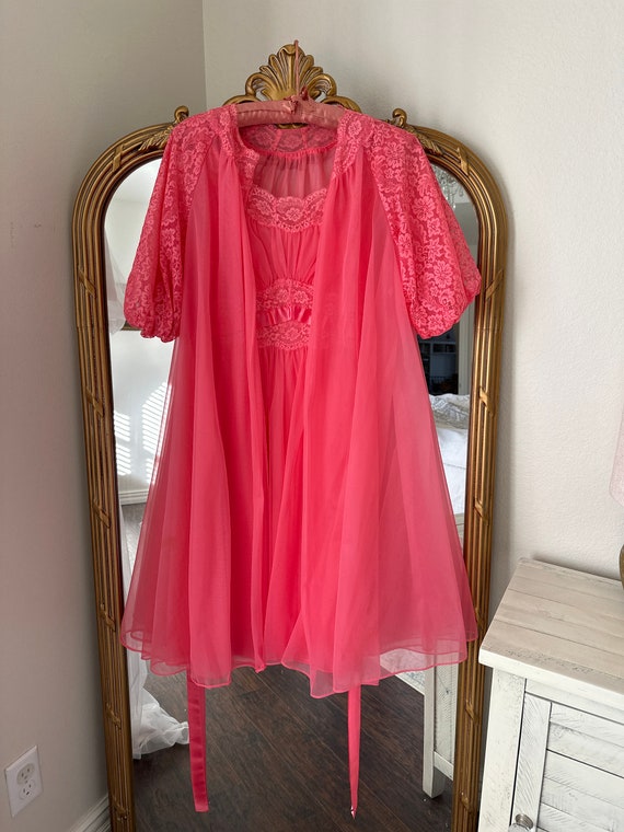 Rare! Barbie pink 1960s nightgown with robe