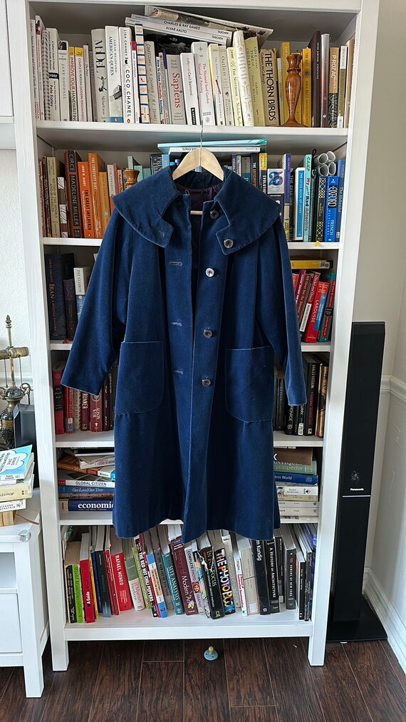 True vintage 1960s blue velvet swing coat
