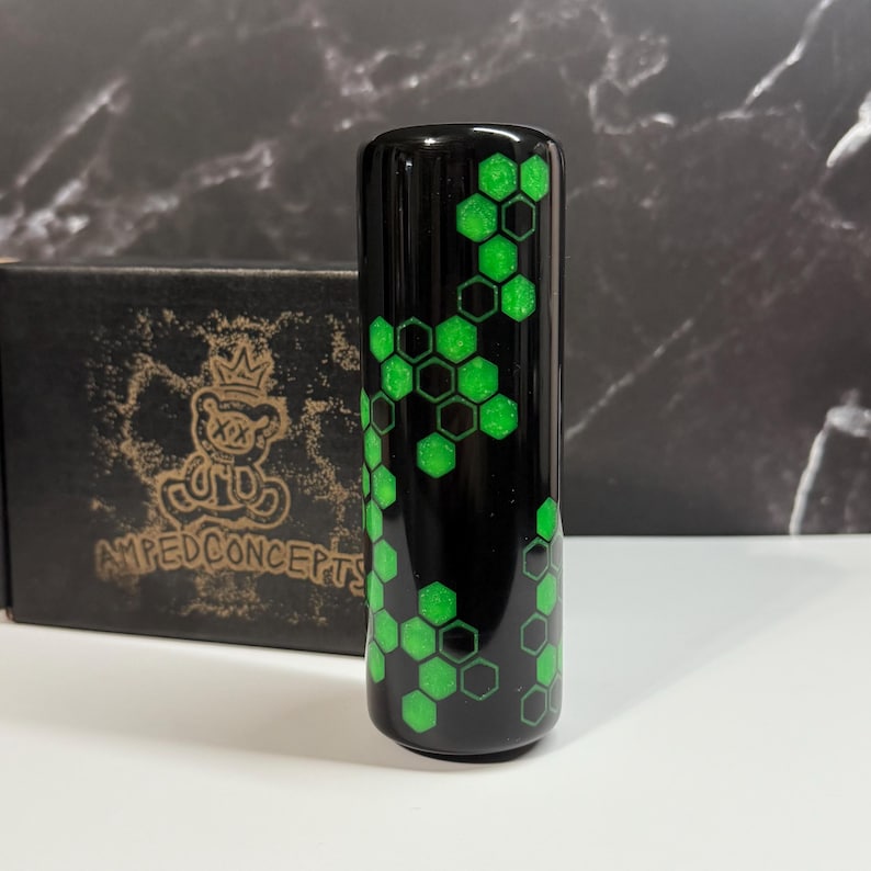 Peine luminoso - Pomo de palanca de cambios de resina de 130 mm que brilla en la oscuridad Black/ Green Glow