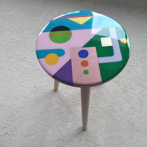 Round Colorful Small Abstract Resin Side Coffee Table, Wooden Bronze Modern Boho Unique End Sofa Bedside Bedroom Cool Epoxy Unusual ArtTable