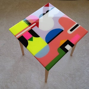 Abstract Pink Resin Side End Funky Coffee Table, Yellow Modern Unique Colorful Living Room Bedside Center Wooden Epoxy Art Sofa Coffee Table