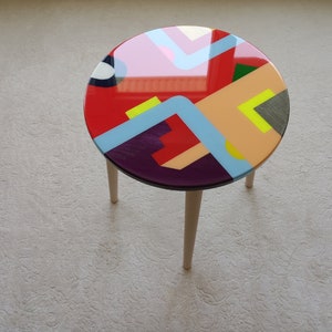 Round Resin Abstract End Side Red Cool Funky Table, Colorful Modern Wooden Unique Bedside Entryway Boho Maximalist Stylish Art Coffee Table