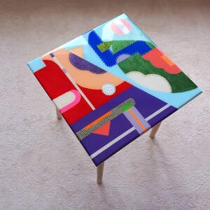 Bunter Abstrakter Couchtisch: Moderne Kunst Beistelltisch