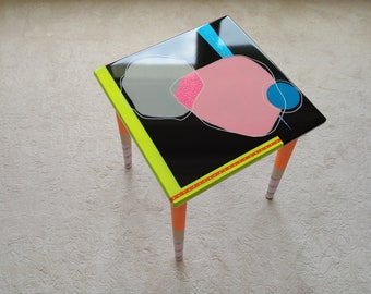 Abstract Colorful Vibrant Side Resin Coffee Table, Modern Unique Artistic Design Black Pink Stylish Painted Legs Cool Cute Epoxy End Table