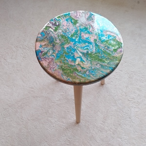 Kleiner Couchtisch aus Holzharz, runde blaue moderne Boho Epoxy Bauernhaus Nachttisch Holz Einzigartige braune grüne Ende Seite Niedrige Sofa Couchtische