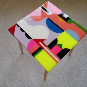 Abstract Pink Resin Side End Funky Coffee Table, Yellow Modern Unique Colorful Living Room Bedside Center Wooden Epoxy Art Sofa Coffee Table