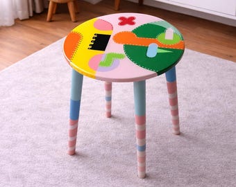 Ronde houten salontafel: roze bijzettafel epoxyhars