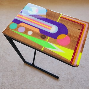 Retro C Shape Colorful Side End Resin Coffee Table With Metal Legs, Funky Cool Mid Century Modern Epoxy Pop Art Neon Painted Couch Table