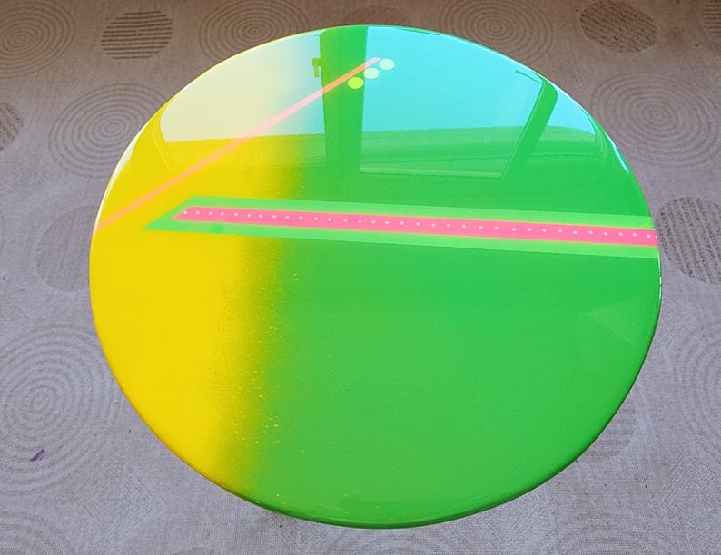 Mesas auxiliares de resina abstracta en naranja y verde, mesas de centro redondas de epoxi con diseño artístico vibrante imagen 10