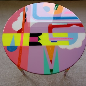 Round Colorful Funky Abstract Boho Resin Table,Pink Purple Groovy Vibrant Wood Rainbow Retro Hippie End Side Cool Luxury Center Coffee Table