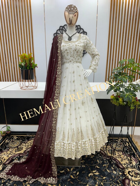 Women's White And Gold Anarkali (3 Pc Set) - Label Shaurya Sanadhya | White  anarkali, White indian suit, Party wear indian dresses