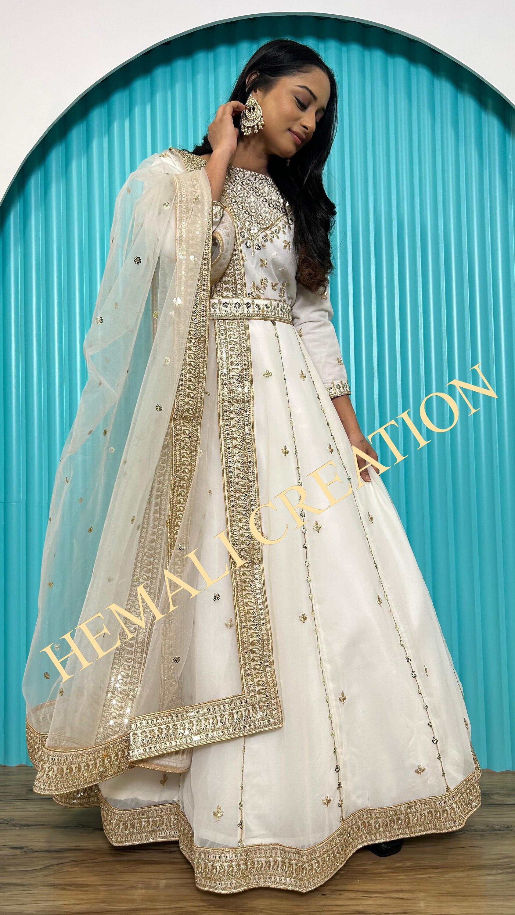 Beautiful dupatta. | White anarkali, White anarkali dress, Women's fashion  dresses